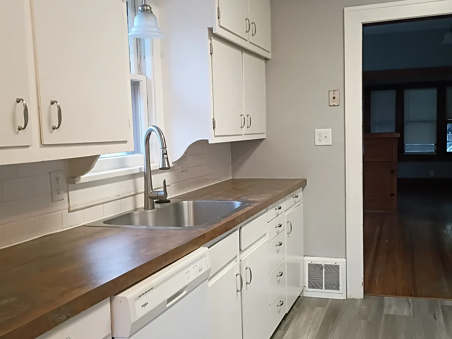 3 bed, 1349 sqft, $1,395 — Photo 4