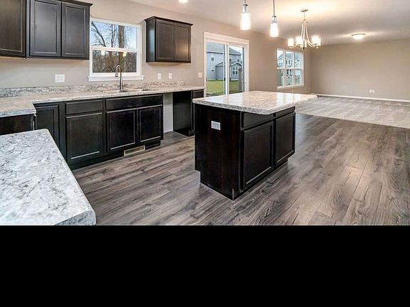 5th image of 6233 Lakewood Ave