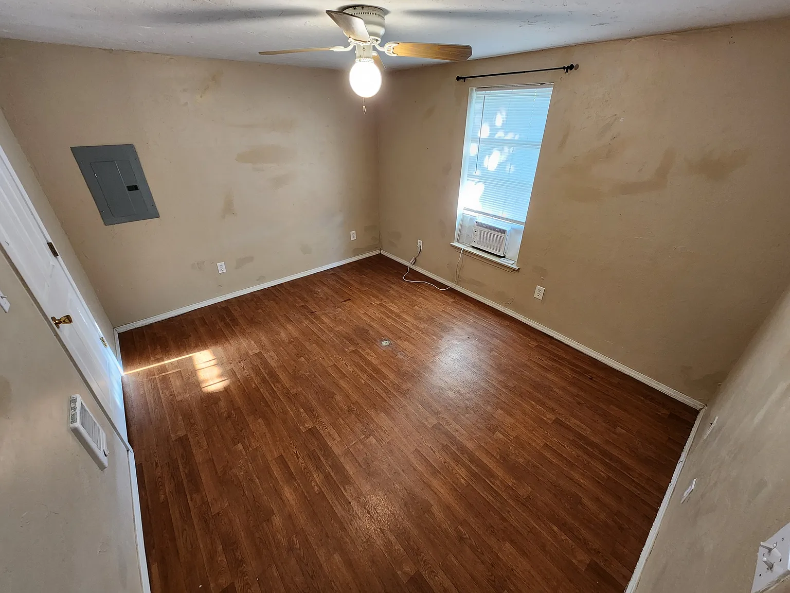 320 West 8th-Melvis - 1 — Photo 2