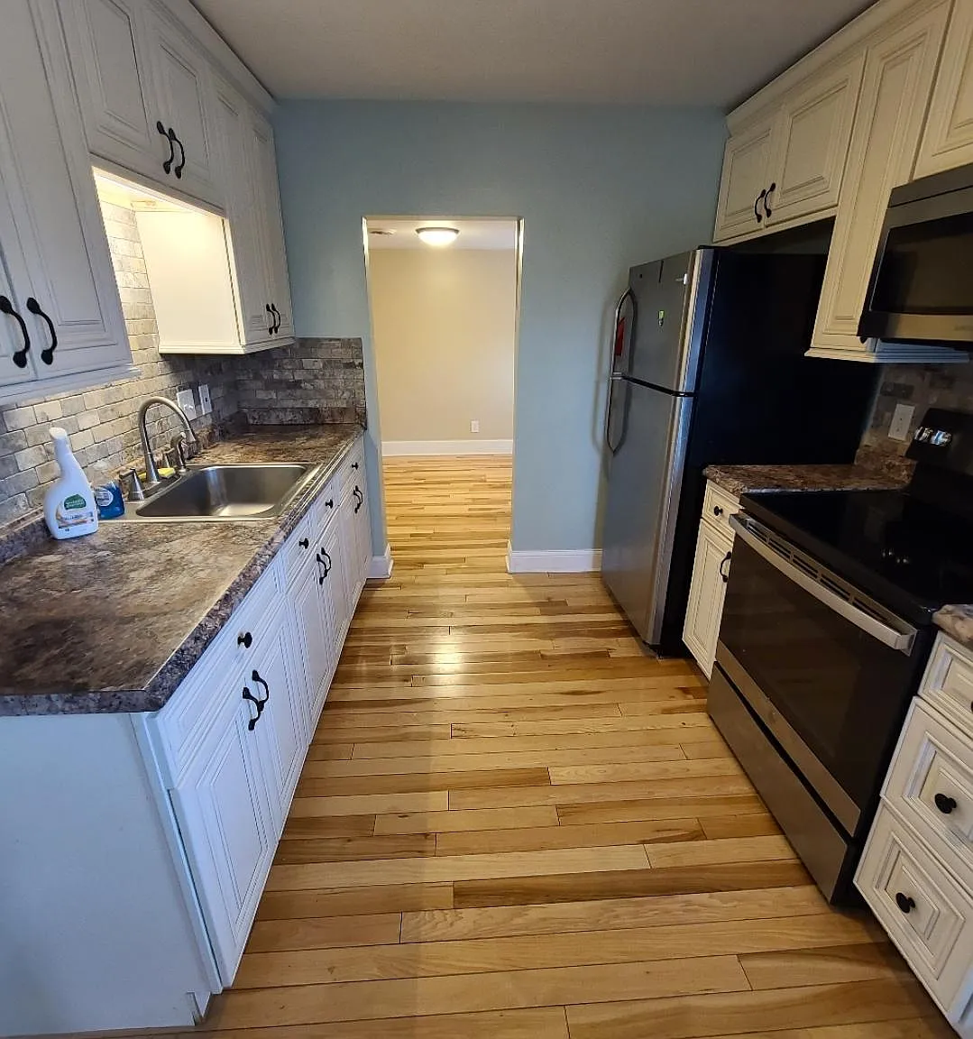 2 bed, 1000 sqft, $1,300 — Photo 2