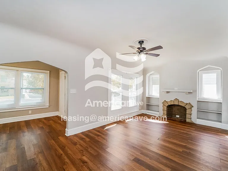 997569_003_wm_-_living_room_13122344.jpg
