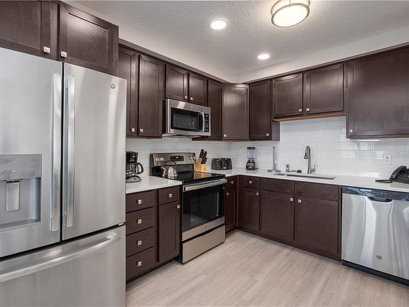 2nd image of 4013 Breakview Dr #405