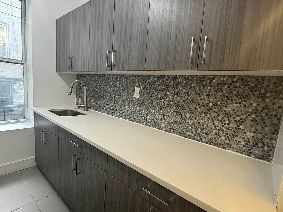 1st image of 2228 Amsterdam Ave APT 1C