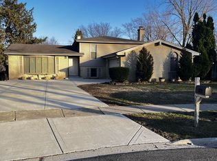 827 N Cambridge Row #827, Addison, IL 60101