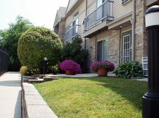 709 E Pleasant St, Milwaukee, WI 53202