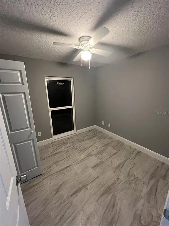 3 bed, 1.5 bath, 1172 sqft, $2,100 — Photo 2