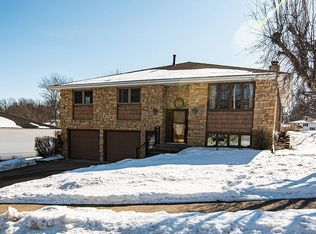 2760 Balboa Dr, Dubuque, IA 52001