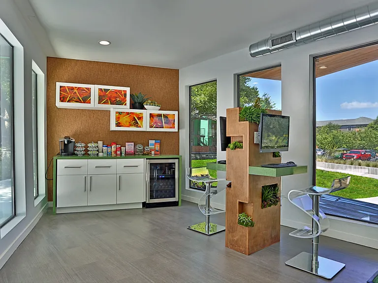 Verde Apartments — Photo 15