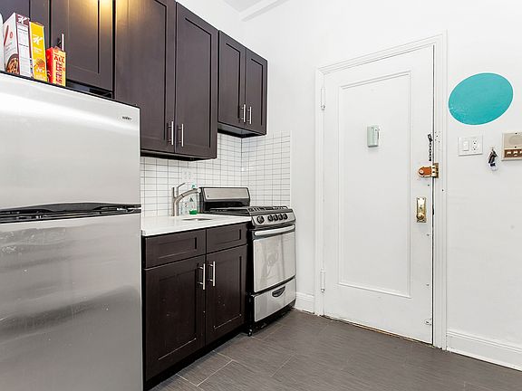4th image of 1688 York Ave APT 3A