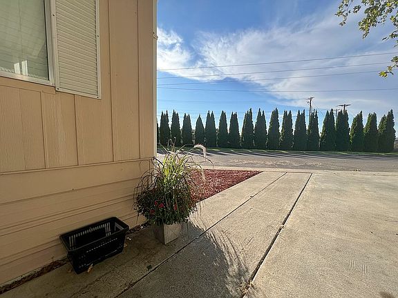 3rd image of 54 Argon Ln