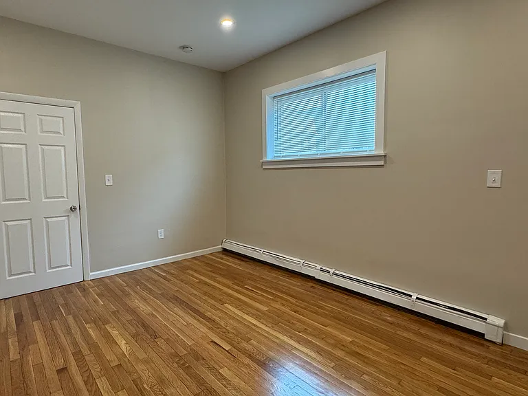 202 Saratoga St #1 — Photo 7