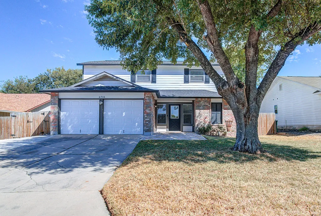 3 bed, 2.5 bath, 1915 sqft, $1,724 — Photo 1