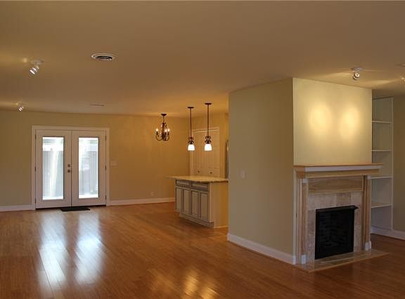 3rd image of 400 Plantation Ct