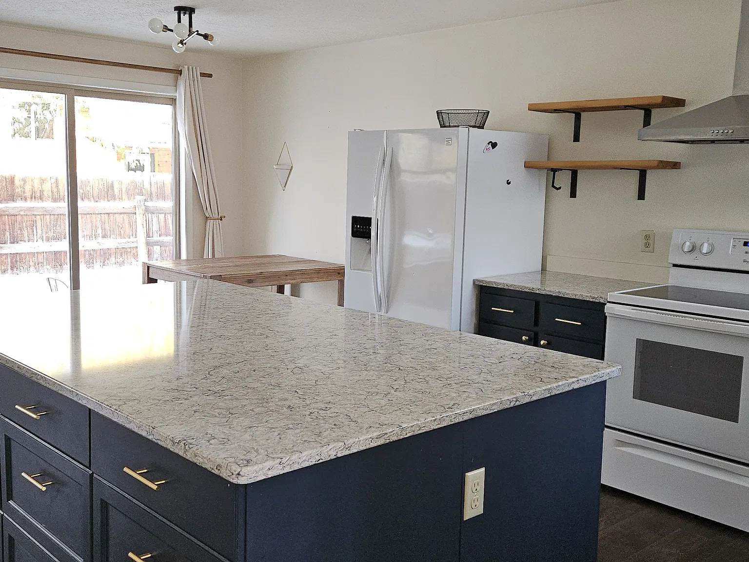 2 bed, 1036 sqft, $4,000 — Photo 2