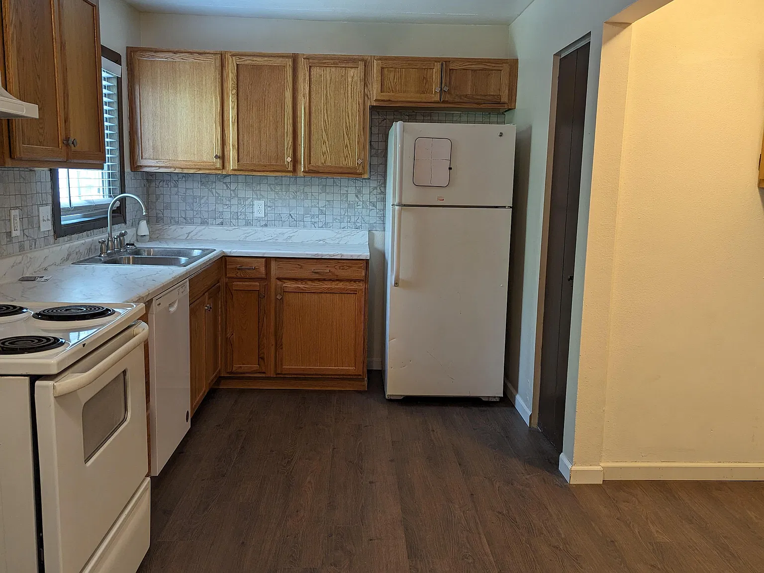 3 bed, 1008 sqft, $1,410 — Photo 4