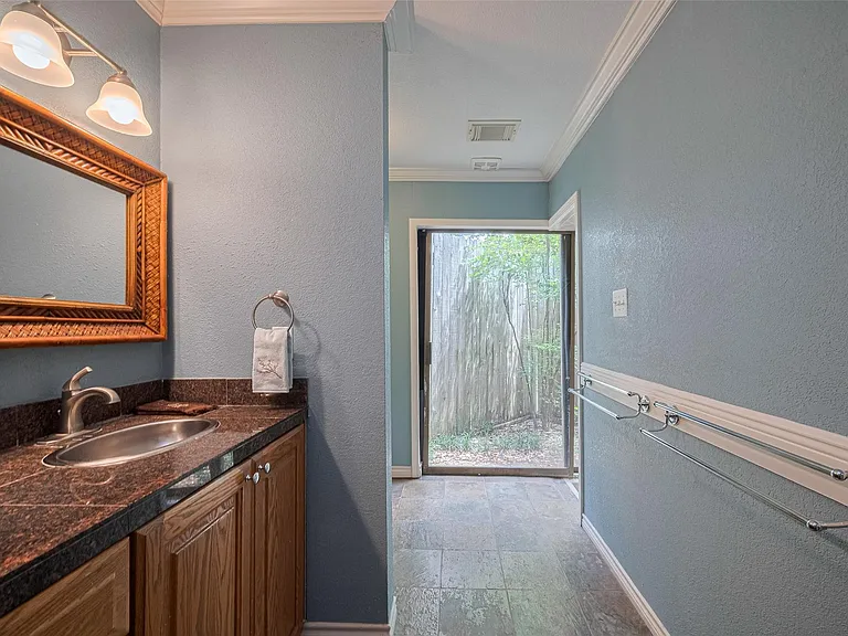 12231 Carriage Hill Dr — Photo 36