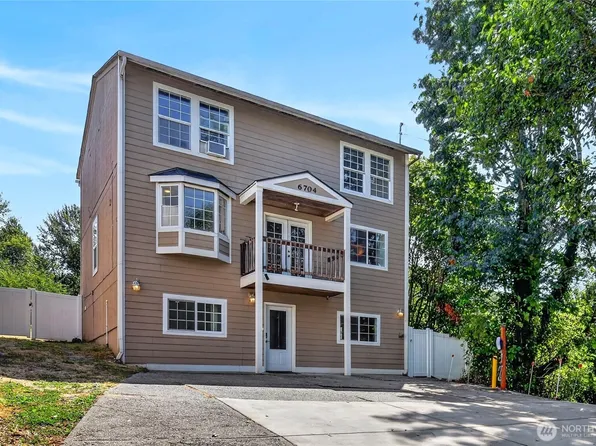 6704 23rd Avenue SW, Seattle, WA 98106