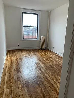 Rented by M.Grossman R.E. Management | media 11