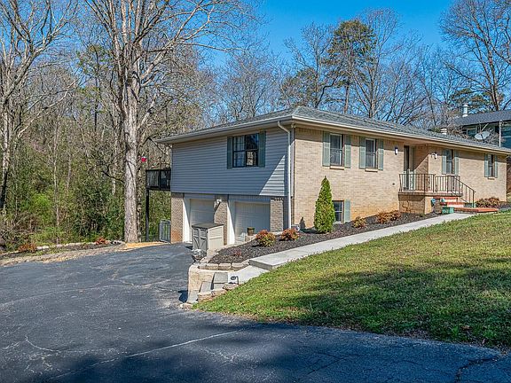 4th image of 1011 Brynewood Park Dr