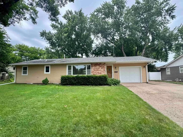 828 Eastgate Dr, Vermillion, SD 57069