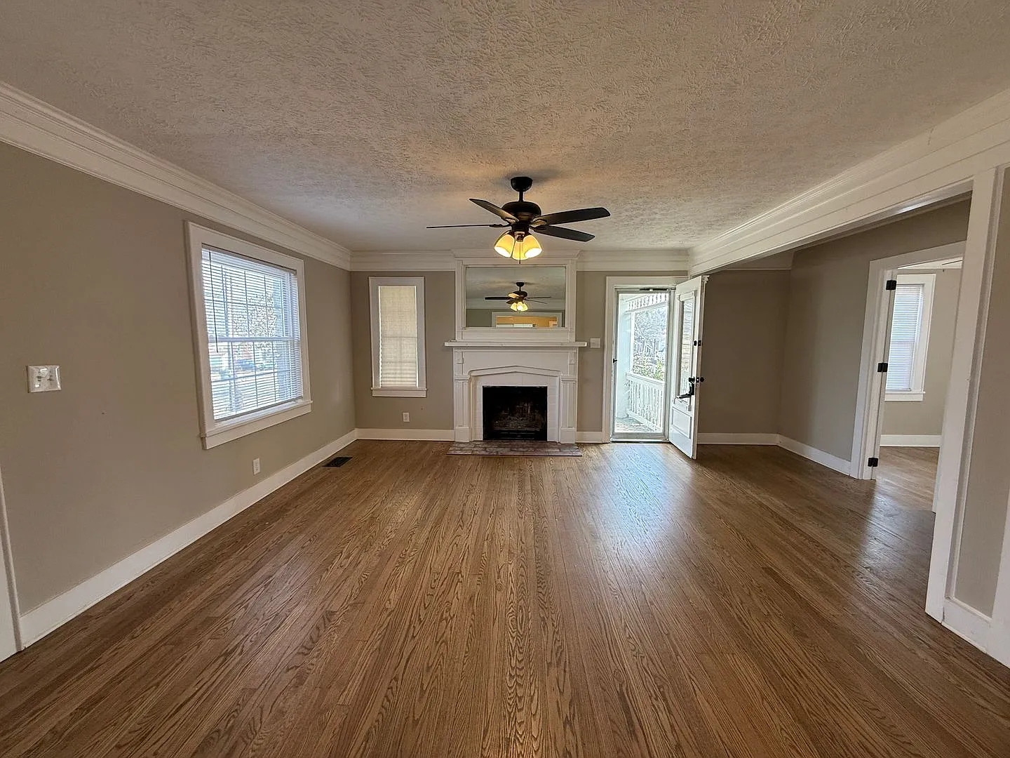 287 E Eastland St — Photo 3