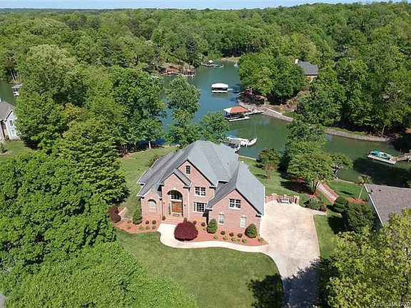 2nd image of 132 Long Cove Ln