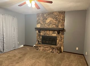 10 Bonneville Dr, Springfield, IL 62707