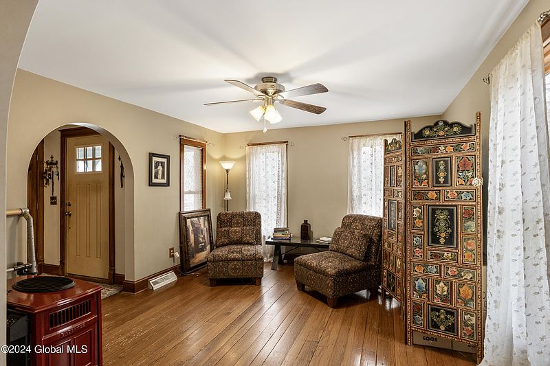 4th image of 168 Clinton Street