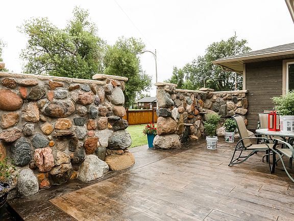 2nd image of 10 Saddle Butte Dr