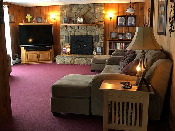 Living Room - 20' x 15'9"