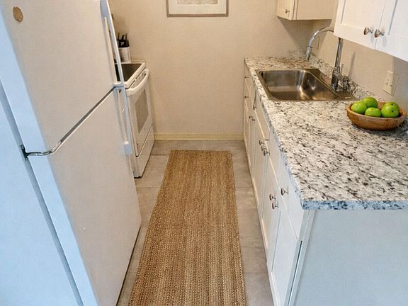 4th image of 333 Custer Ave #12