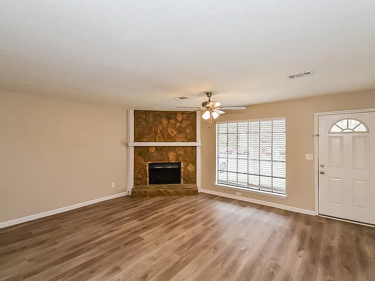 306 River Chase Dr — Photo 3
