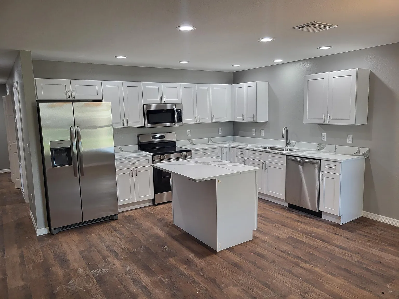 1054 SE Mills Ave — Photo 1