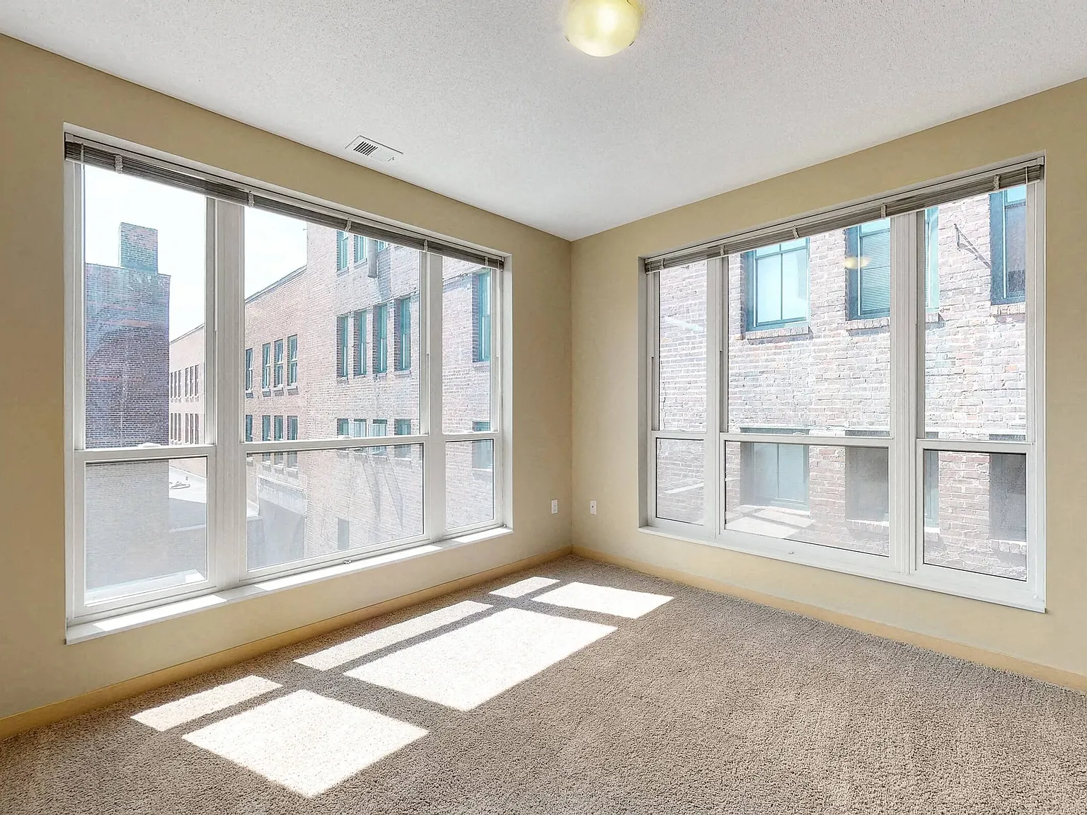 L14 Flats — Photo 4
