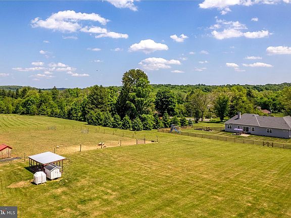 4th image of 226 Lambertville Hopewell Rd