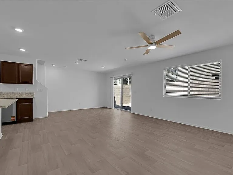 6086 Swift Lariat St — Photo 11