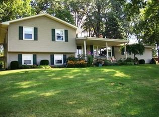 10611 Dolphin St SW, Beach City, OH 44608