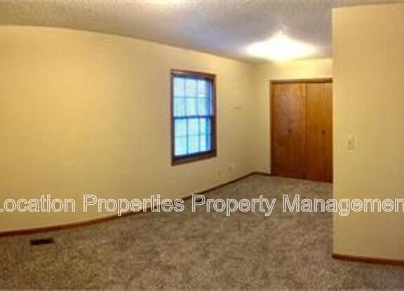 2nd image of 324 Northwood Ln #1