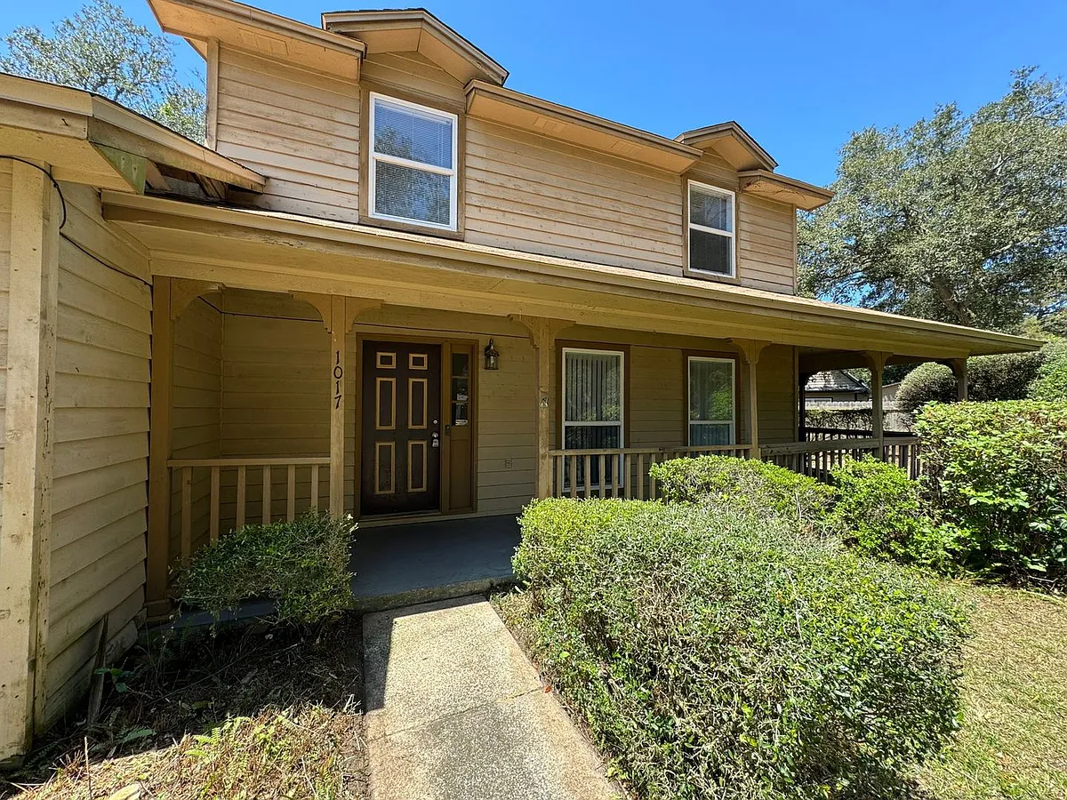 Building Photo - 1017 Great Oaks Dr