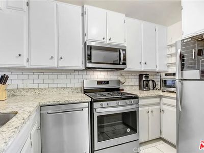 13747 Vanowen St APT 105, Van Nuys, CA, 91405