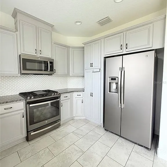5057 NW 35th Pl — Photo 8