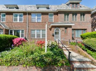 6835 Groton St, Flushing, NY 11375