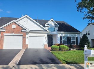 18 Timber Hill Dr, Monroe Township, NJ 08831