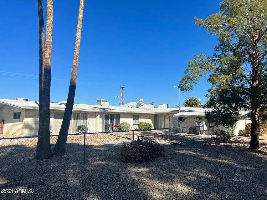 2 bed, 2.0 bath, 3657 sqft, $1,495 — Photo 2
