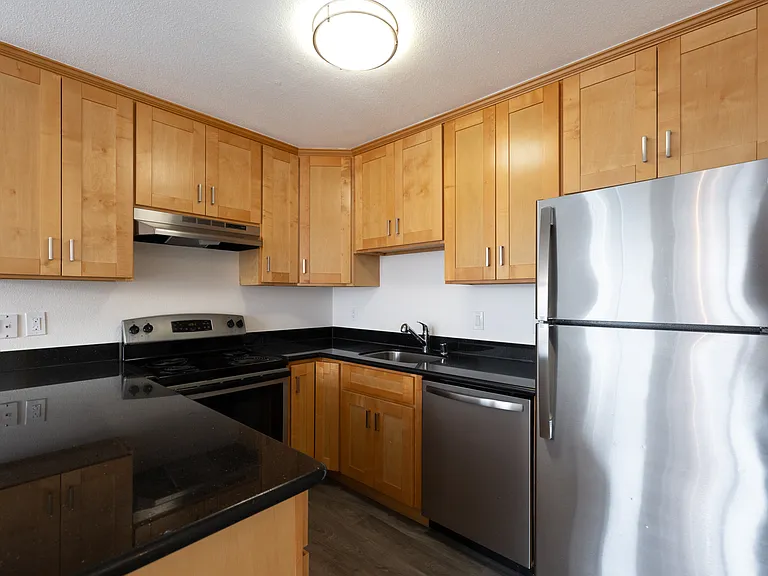 Deer Park Apartments - 95-99 Professional Center Pkwy — Photo 35