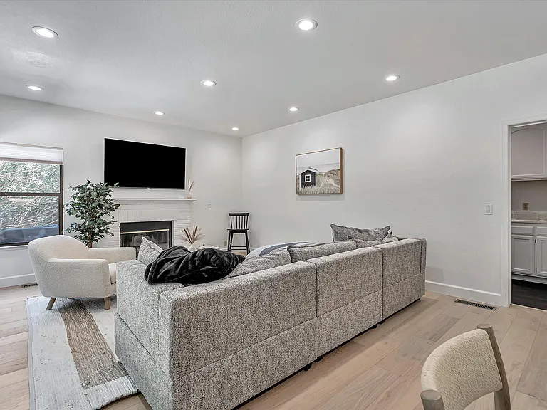 133 Madrid Way — Photo 36