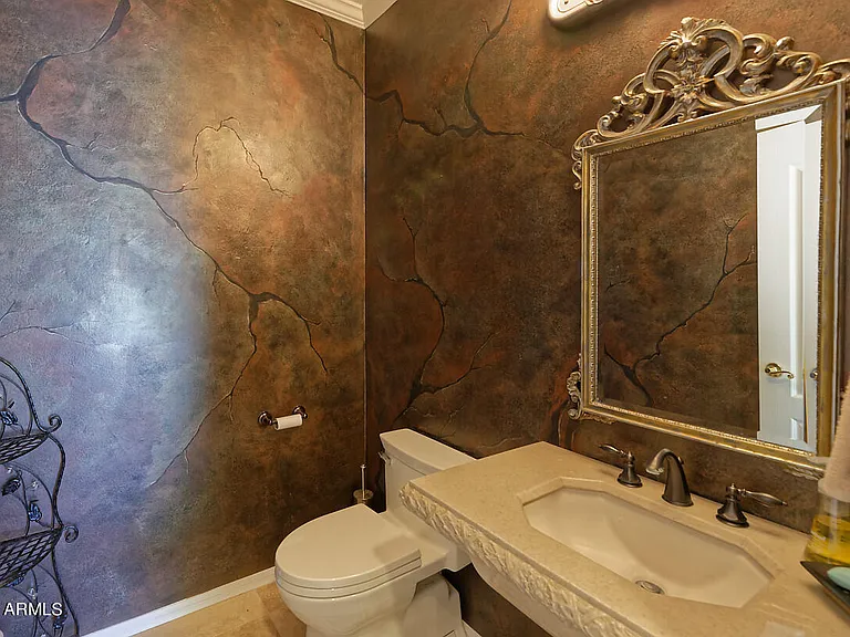 10220 E Cochise Dr — Photo 5