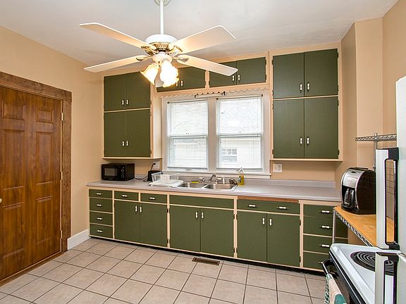 Main floor spacious kitchen