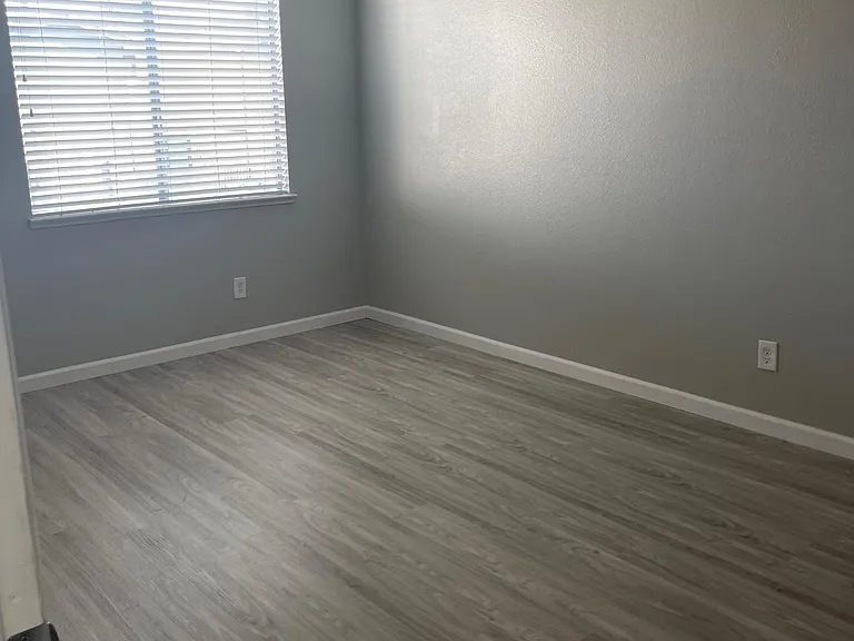 817 Tracey St — Photo 14