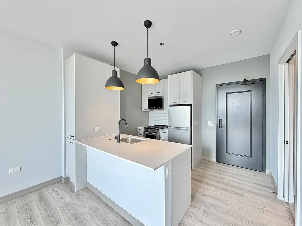 Remarkable Studio, 1 Bath at Elston + Webster (Bucktown) — Photo 4